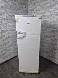 Холодильник Indesit ST 167.028 Холодильник Indesit ST 167.028